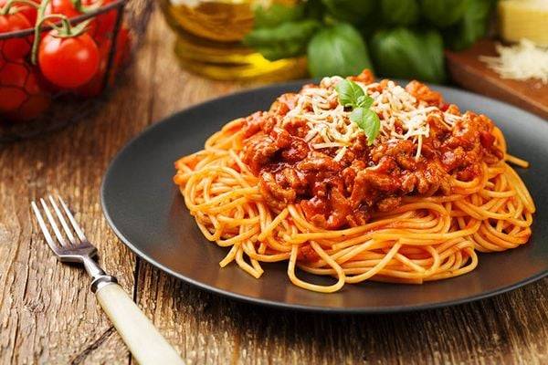 Mì ý bò bằm sốt cà chua